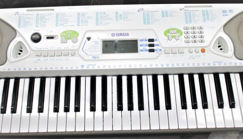 YAMAHA ポータブルキーボード EZ-J25【中古】